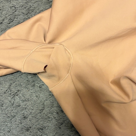 SKIMS body high wasted mid thigh short shapwear - Picture 4 of 4